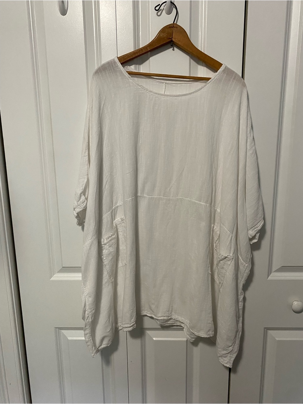 Oversized White Women’s Tunic Top With Sequined Patch Pockets
